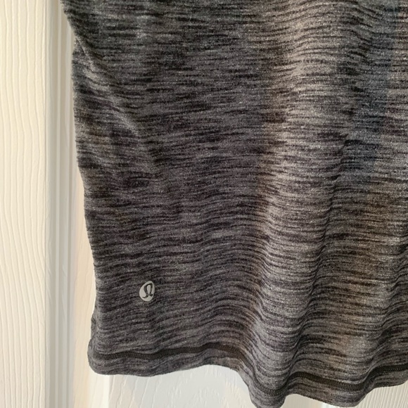 Very good condition lululemon top. Size 8. - Picture 4 of 4